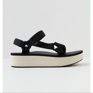 Teva Flatorm Universal Sandals